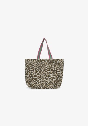 Tote bag met luipaardprint in een rechthoekige vorm, gemaakt van canvasmateriaal, met roze en groene gestreepte hengsels. Duurzaam en met een gestructureerd oppervlak.