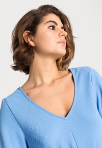 ONLY ONLMETTE UMA - Camisola de manga comprida - ultramarine