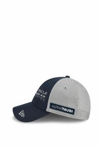 Dunkelblaues Baseballcap mit einem strukturierten grauen Netzrücken, mit den Logos von Oracle und AlphaTauri auf der Vorder- und Seite.