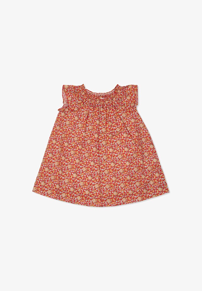 Rode bloemenjurk met korte gerimpelde mouwen, een verzamelde halslijn en een vloeiende silhoet. De patronen bevatten gele en witte bloemen op een rode achtergrond.