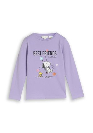 Lila kinderlangarmshirt met Snoopy op een schommel, Woodstock die kijkt, en tekst "Best Friends" met kleine kleurrijke bloemen.