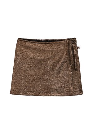 Rjava metalna mini krila z gladko teksturo, ki vsebuje zavit dizajn in naglas z vezavo ob strani. Zaključena z ravnim robom.