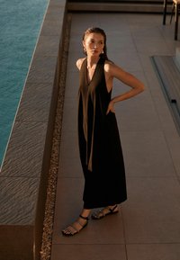 Next HALTERNECK  - Maksikleit - black