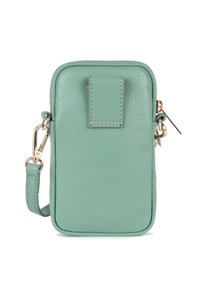 Borsa a tracolla in pelle verde menta con chiusura a zip, tasca laterale, hardware dorato e tracolla removibile. Finitura texturizzata con bordi arrotondati.