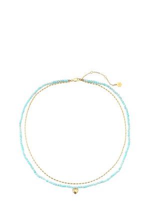 Doppelreihige Halskette mit kleinen blauen Perlen und einer dünnen goldenen Kette mit kleinem goldenen Herzanhänger und verstellbarem Verschluss.