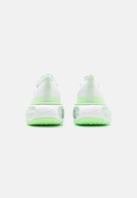 Nike Performance ZOOMX INVINCIBLE FK 3 - Scarpe da corsa su strada - white/vapor green/barely green/green glow