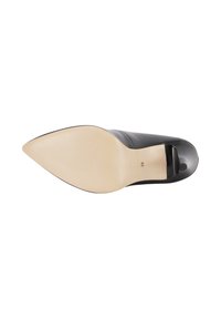 Sorte læder højhælede sko med spidse tæer, åben bagdesign og en glat beige gummisål, der har en struktureret overflade for bedre greb.