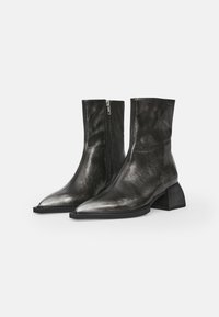 Vagabond VIVIAN - Klasične gležnjače - silver/black