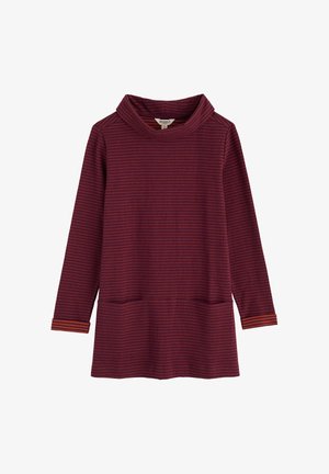 Túnica burdeos de manga larga con cuello drapeado, que presenta un patrón texturizado por todo el tejido, dos bolsillos frontales y acentos a rayas contrastantes en las mangas.