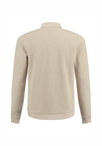Beige Langarm-Mesh-Pullover mit einem gerippten Kragen und Bündchen. Strukturiertes Muster mit nahtloser Konstruktion. Keine sichtbaren Vorderdetails.