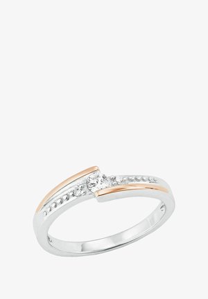 Zilveren en roségouden ring met een centrale heldere steen en kleinere accentstenen; gepolijste afwerking; gladde, gevormde band.