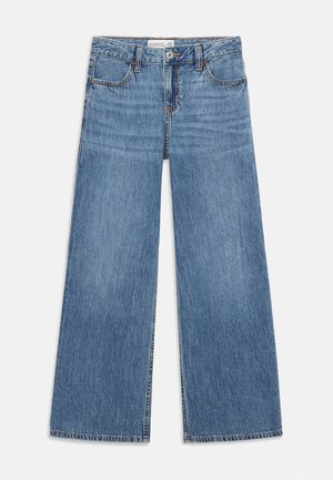Jeans in denim blu chiaro a gamba larga con vita alta, cinque tasche e cuciture a vista. Tessuto in cotone con una texture liscia.