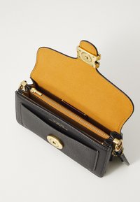 Thumbnail Image 6