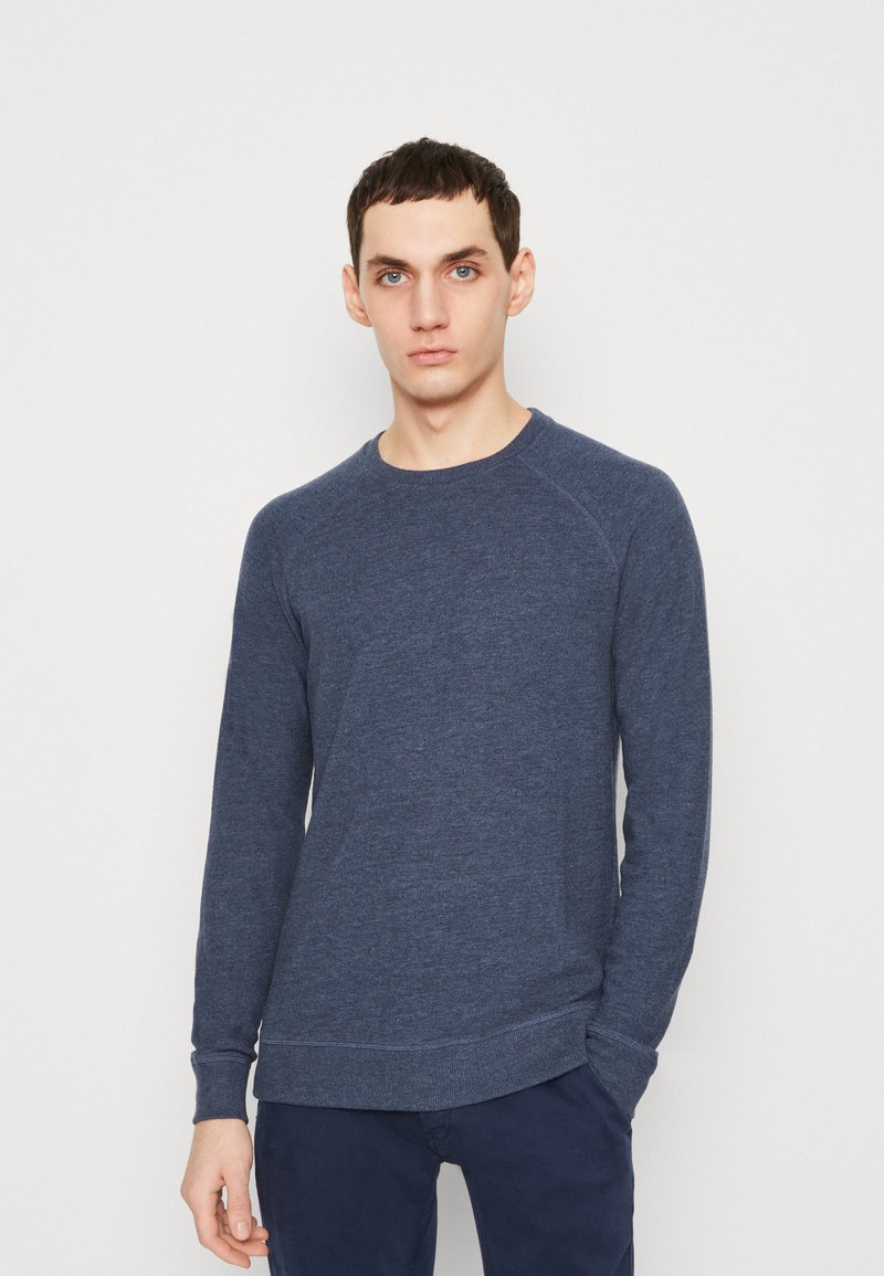 Denham RAGLAN CREW Strikkegenser blue/blå Zalando.no