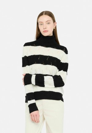 Maglione a collo alto a strisce bianche e nere realizzato in maglia, con una vestibilità comoda e polsini a costine. Presenta un motivo testurizzato e dettagli in maglia aperta.