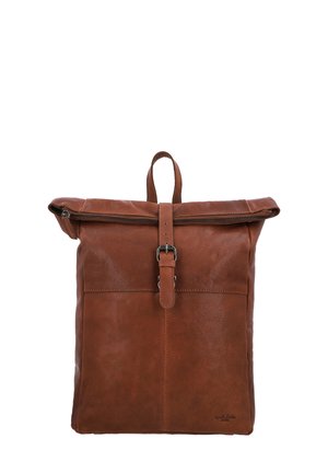 Brauner Leder-Rucksack mit umrollbarem Deckel, Schnallenverschluss, Reißverschluss oben und Vordertasche. Verfügt über eine strukturierte Oberfläche und einen robusten Griff.