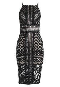 Robe noire en dentelle avec des motifs géométriques complexes, silhouette ajustée, fines bretelles et ourlet au genou. Texture semi-transparente.