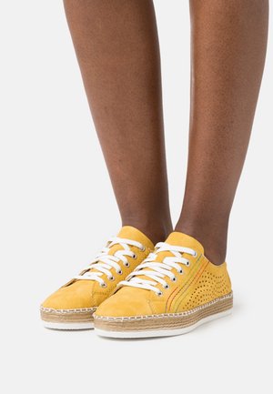 Rieker Chaussures à lacets - yellow