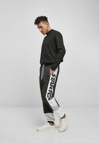 Starter Jogginghose - black/white