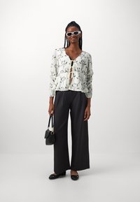 Pieces PCFIBS TIE - Bluse - bright white