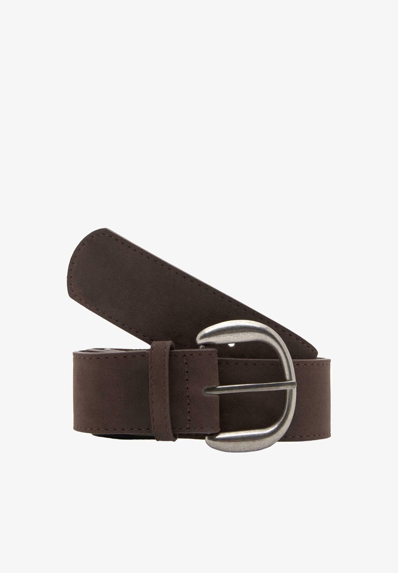 Ceinture en cuir marron à finition lisse, boucle en métal argenté et surpiqûres contrastées sur les bords. Design simple et classique.