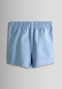 Pantaloncini azzurri realizzati in tessuto morbido, con cinturino elastico, taglio dritto e orlo pulito per un design semplice.