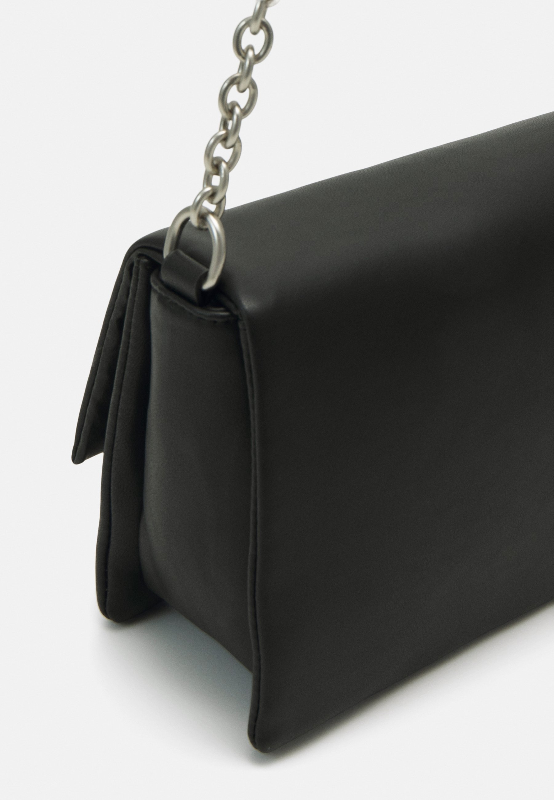 【CK JEAN】MICRO MONO CHAIN EW FLAP BAG Calvin Klein Jeans MICRO MONO CHAIN FLAP - Cross body bag