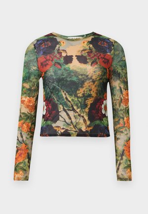 Top court à manches longues en tissu transparent avec un design floral coloré dans des tons de vert, rouge, orange et noir.