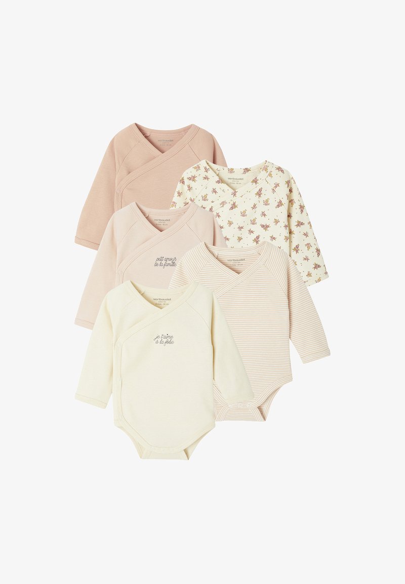 Fünf Langarm-Babybodysuits in Beigetönen mit floralen, gestreiften und bestickten französischen Textmustern, übereinander auf weißem Hintergrund angeordnet.