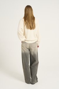 Thumbnail Image 2