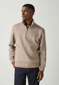 Unselected, stone neutral
