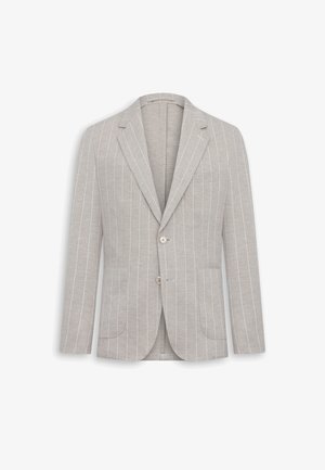 Blazer grigio chiaro con sottili strisce verticali bianche, due bottoni, rever a lancia e tre tasche frontali, mostrato su sfondo bianco.