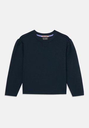 Μακρυμάνικο φούτερ σε ναυτικό μπλε με στρογγυλή λαιμόκοψη, ελαφρώς ραμμένους ώμους και μικρό κεντημένο λογότυπο στο αριστερό στήθος.