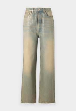 Jeans en denim à jambes larges dans un lavage bleu délavé et crème, présentant un design classique à cinq poches et des détails de couture minimalistes.