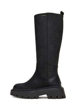 Czarny kozaki do kolan z grubą podeszwą z protektorem, gładką cholewką, pętelką z tyłu oraz logo „G-STAR” w pobliżu górnej krawędzi.