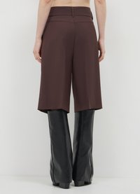 Calliope Short - marrone
