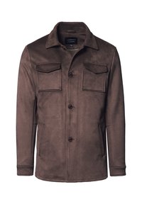 Brązowa kurtka z zamszu z kołnierzykiem, z zapięciem na guziki, dwiema kieszeniami na piersi i prostym dołem. Teksturowane i gładkie wykończenie.