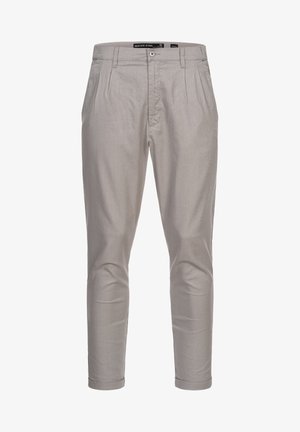 Svijetlosive hlače od glatkog materijala, s ležernim krojem, prednjim naborima, kopčanjem na gumb i refletiranim rubovima.