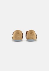 Camper RIGHT NINA - Bailarinas con hebilla - medium beige