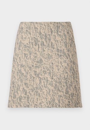 Mini-jupe en tissu tissé beige et gris avec une forme évasée en A et un motif irrégulier subtil.