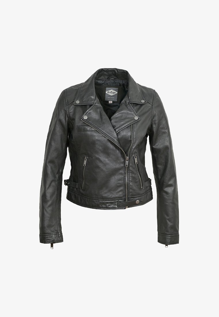 Zwarte leren motorjack met een getailleerd design, ritszakken aan de voorkant, reverskraag en accenten van zilverkleurig hardware.