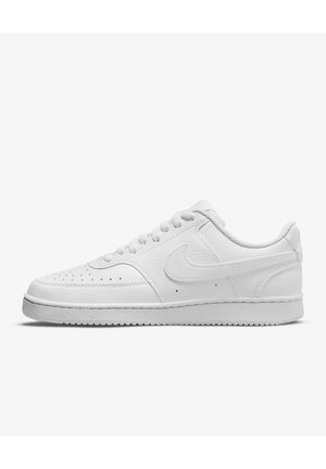 Weiße Leder-Sneaker mit glatter Textur, runder Zehenpartie, Perforationen auf der Zehenbox und Nike-Logo an der Seite. Minimalistisches Schnürdesign.
