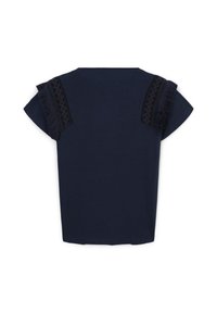 T-shirt blu navy a maniche corte, con frange decorative e dettagli in pizzo sulle spalle. Tessuto morbido con una vestibilità ampia.
