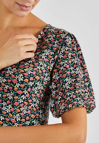 JoJo Maman Bébé DITSY PRINT V-NECK  MATERNITY - REGULAR FIT - Marškininė suknelė - black floral