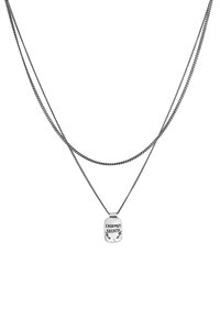 Smycke i silverfärgad metall med två kedjor. Har en rektangulär medaljongs med inskriften "COCONUT SOCIETY" och blixtmotiv.