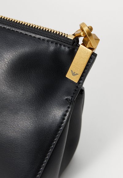 Emporio Armani GIGI HOBO  - Kabelka - nero/black