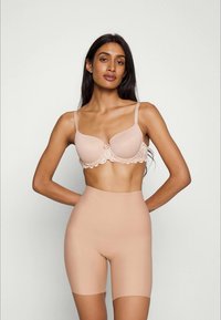 Light beige padded bra with lace trim and adjustable straps, paired with seamless high-waisted shapewear in matching color.