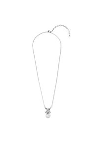 Zilveren ketting met een ronde parel hanger, met een decoratief spiraalontwerp en een verstelbare sluiting aan de achterkant.