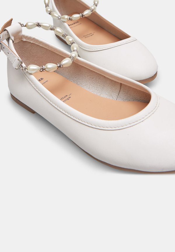 Riemchenballerina – weiß