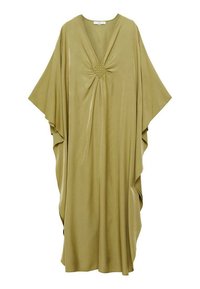 Olivgrön kaftan i mjukt tyg, med V-ringning och en rynkad detalj i mitten. Långa, flödande ärmar skapar en draperad effekt.